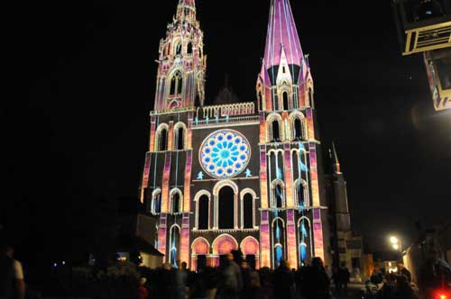 Eccezionali giochi di luce a Chartres 01