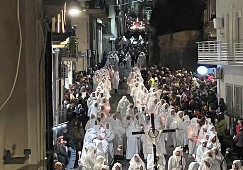 pasqua la processione del cristo morto di somma vesuviana 05