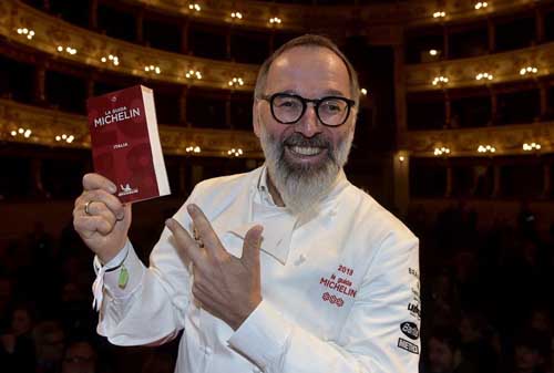 nuova edizione della guida michelin italia tre stelle allo chef niederkofler 01