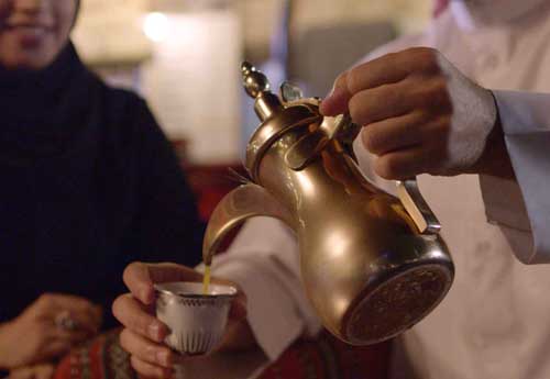 il qatar e l antica tradizione del caffe arabo 01